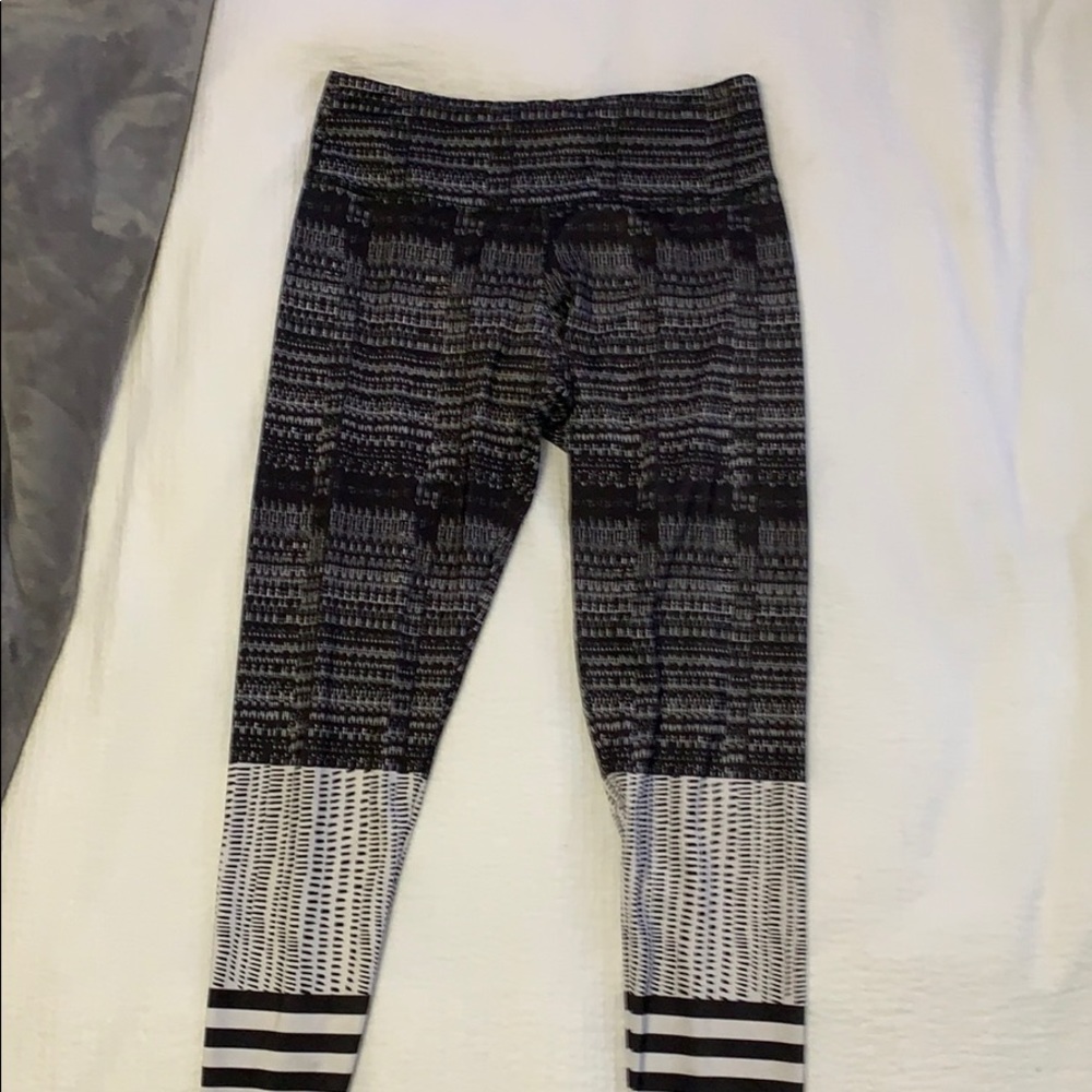 Onzie Black and White Pattern Leggings